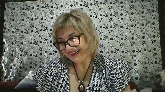 Lia Ray online show from 10/29/25, 07:57