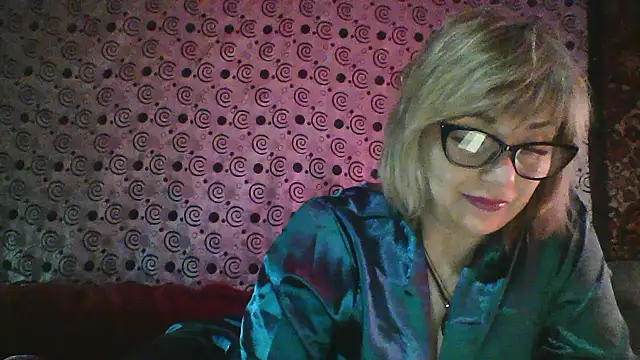 Lia Ray online show from 12/17/25, 08:25