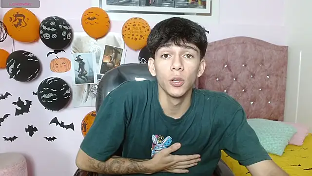 AmethystShadow17 online show from 10/19/25, 01:47