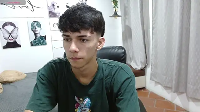 AmethystShadow17 online show from 10/29/25, 03:44