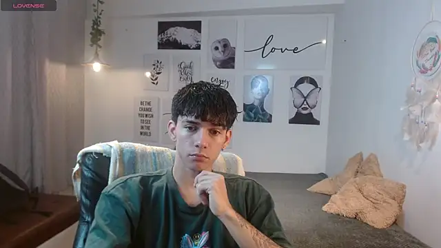 AmethystShadow17 online show from 11/19/25, 04:18