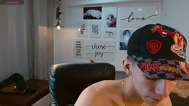 AmethystShadow17 online show from 11/25/25, 03:45