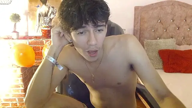 AmethystShadow17 online show from 02/15/26, 01:21