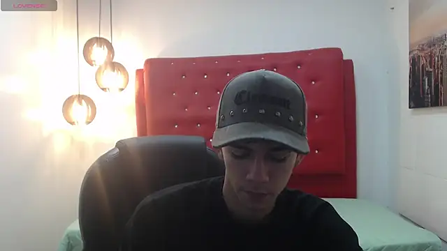 AmethystShadow17 online show from 12/14/25, 04:12