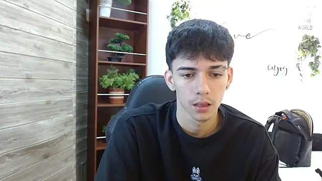 AmethystShadow17 online show from 04/23/26, 04:19