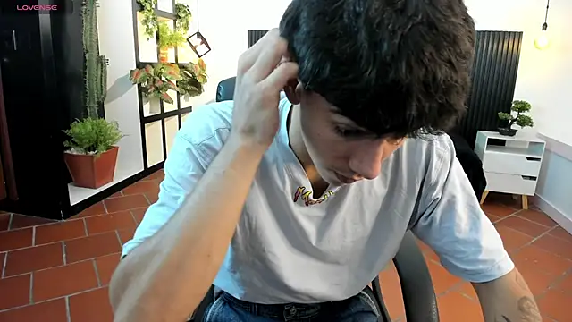 AmethystShadow17 online show from 10/22/25, 03:22