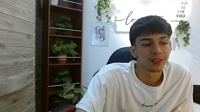 AmethystShadow17 online show from 04/22/26, 03:46