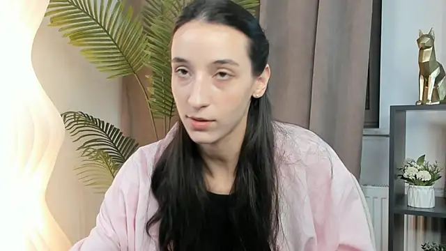 Snapshot of HayleySalahubdin chatting on 10/15/25, 04:04 HayleySalahubdin online show from 10/15/25, 04:04