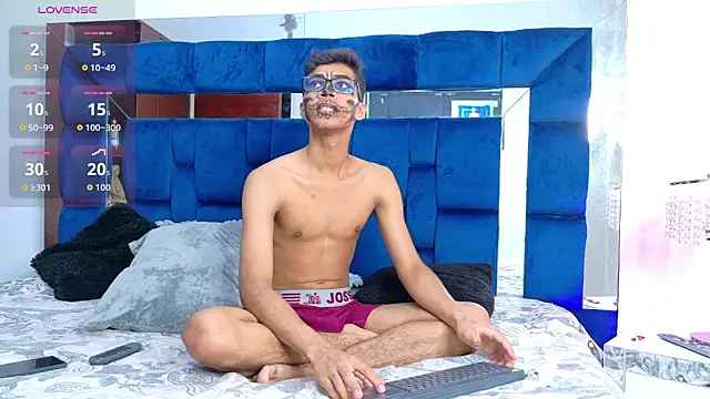 Desire4Duo online show from 10/31/25, 01:19