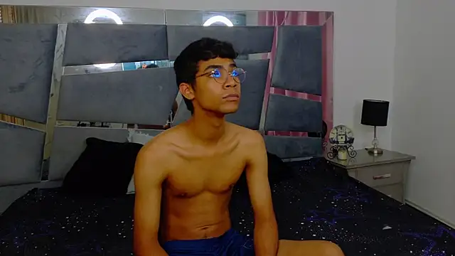 Desire4Duo online show from 11/28/25, 01:22