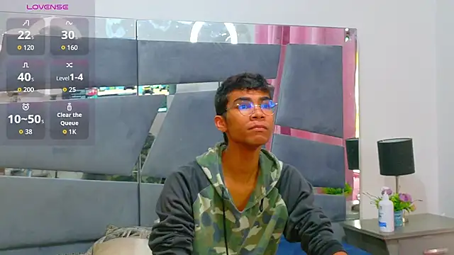 Desire4Duo online show from 11/15/25, 01:37