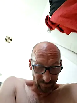 Snapshot of whateveruwanthowever chatting on 10/28/25, 05:34 whateveruwanthowever online show from 10/28/25, 05:34