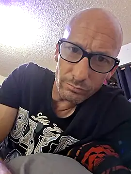 Snapshot of whateveruwanthowever chatting on 10/31/25, 06:43 whateveruwanthowever online show from 10/31/25, 06:43