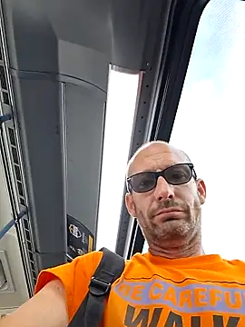 Snapshot of whateveruwanthowever chatting on 11/14/25, 07:28 whateveruwanthowever online show from 11/14/25, 07:28