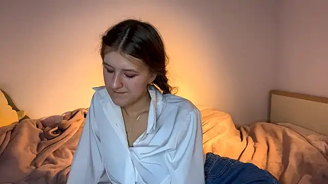 AnnamariaVieu online show from 10/29/25, 03:44