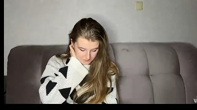 AnnamariaVieu online show from 12/04/25, 07:35