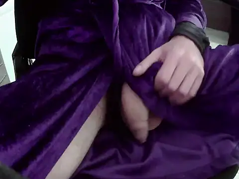 Snapshot of Batboy94 chatting on 11/22/25, 12:21 Batboy94 online show from 11/22/25, 12:21