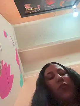 kassandra luxury online show from 11/16/25, 05:06