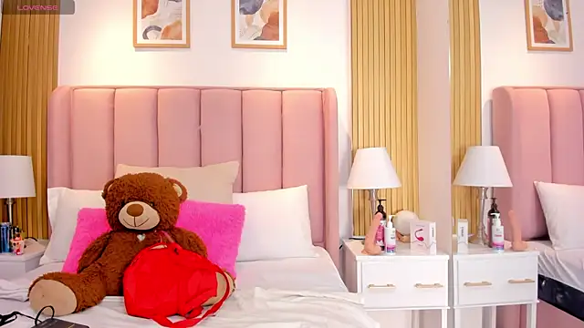 Aithana Petite online show from 11/07/25, 03:33