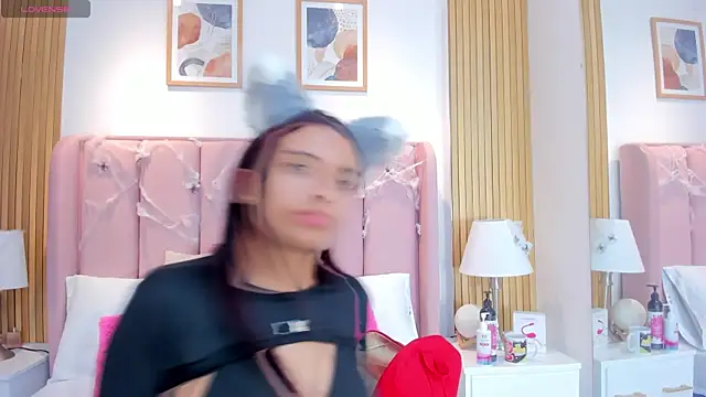 Aithana Petite online show from 10/31/25, 03:36
