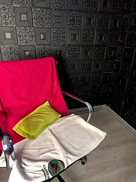 Yvonny27 online show from 12/05/25, 11:53