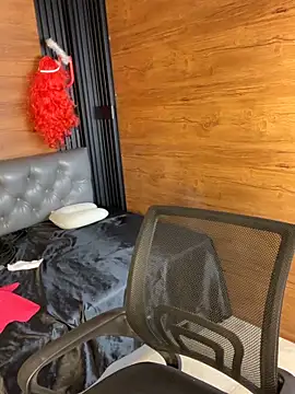 Yvonny27 online show from 02/11/26, 12:27