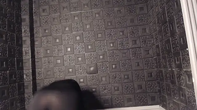 Yvonny27 online show from 11/17/25, 06:39