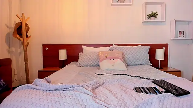 Cat  Moon   online show from 11/21/25, 09:03