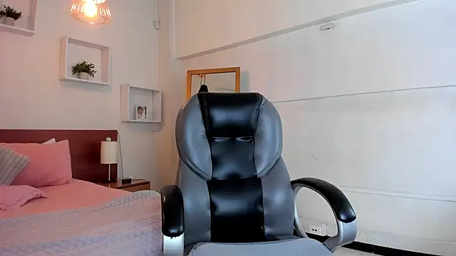 Cat  Moon   online show from 11/05/25, 08:01