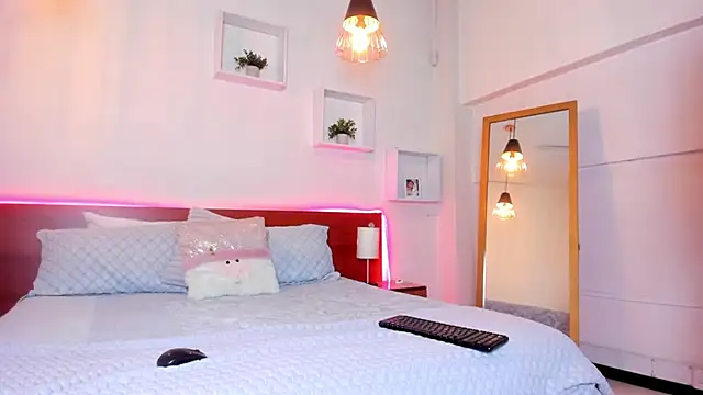 Cat  Moon   online show from 11/19/25, 07:14