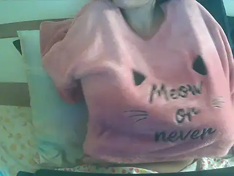 Snapshot of Honeyjuice73 chatting on 01/18/26, 09:51 Honeyjuice73 online show from 01/18/26, 09:51