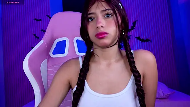 dafne17  online show from 10/30/25, 12:47