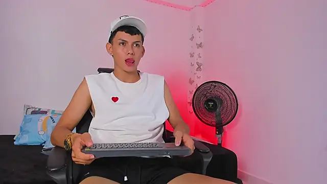 Snapshot of Axel_Cody_ chatting on 11/19/25, 08:20 Axel Cody online show from 11/19/25, 08:20