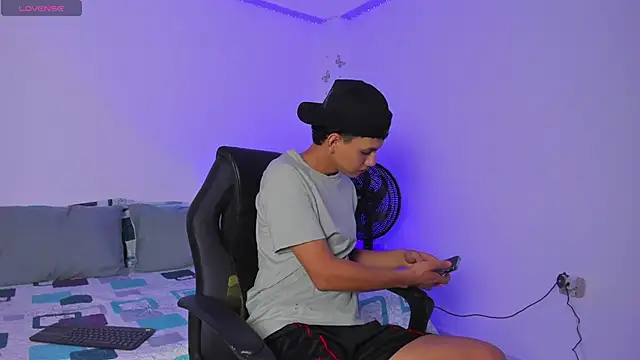 Snapshot of Axel_Cody_ chatting on 10/26/25, 12:05 Axel Cody online show from 10/26/25, 12:05