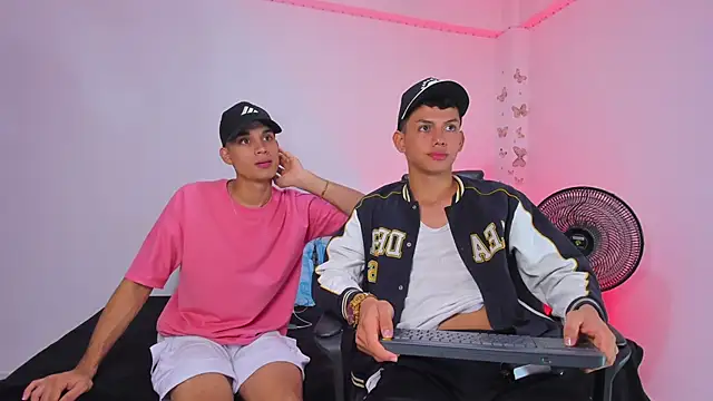 Snapshot of Axel_Cody_ chatting on 11/15/25, 08:02 Axel Cody online show from 11/15/25, 08:02