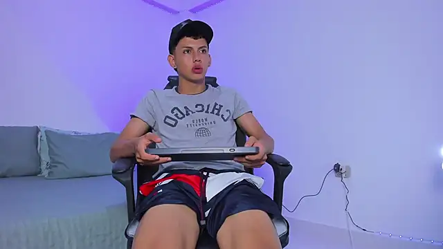 Snapshot of Axel_Cody_ chatting on 11/02/25, 11:37 Axel Cody online show from 11/02/25, 11:37