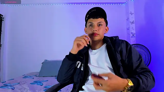 Snapshot of Axel_Cody_ chatting on 10/16/25, 02:42 Axel Cody online show from 10/16/25, 02:42