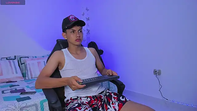 Snapshot of Axel_Cody_ chatting on 10/25/25, 11:42 Axel Cody online show from 10/25/25, 11:42