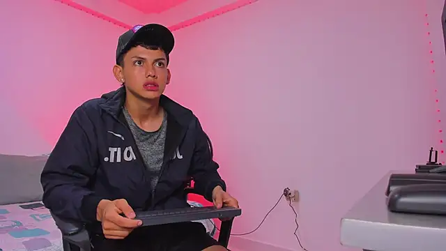 Snapshot of Axel_Cody_ chatting on 10/28/25, 11:31 Axel Cody online show from 10/28/25, 11:31