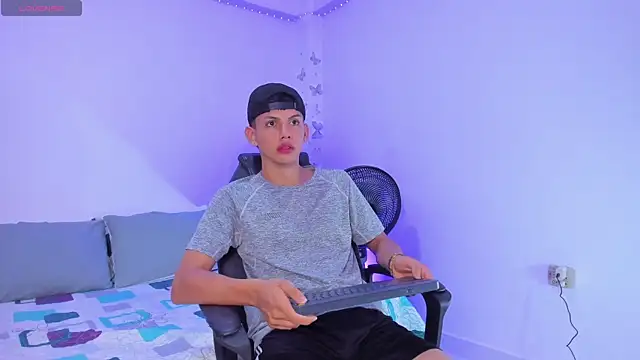 Snapshot of Axel_Cody_ chatting on 10/23/25, 11:42 Axel Cody online show from 10/23/25, 11:42