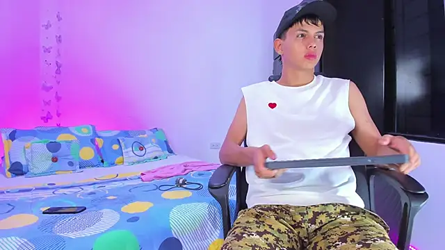 Snapshot of Axel_Cody_ chatting on 12/19/25, 11:45 Axel Cody online show from 12/19/25, 11:45