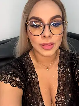 Snapshot of BBWCami_ chatting on 10/16/25, 03:26 BBWCami online show from 10/16/25, 03:26