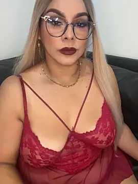 Snapshot of BBWCami_ chatting on 10/18/25, 02:35 BBWCami online show from 10/18/25, 02:35