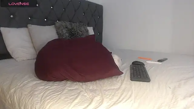 LittleAli03 online show from 11/28/25, 07:19