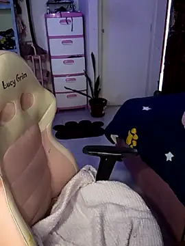 111lucygrim111 online show from 10/30/25, 07:44