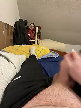 Snapshot of creamydeluxe chatting on 03/05/26, 02:24 creamydeluxe online show from 03/05/26, 02:24