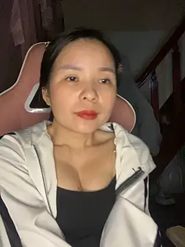 Snapshot of Listen-ly chatting on 11/29/25, 03:56 Listen-ly online show from 11/29/25, 03:56