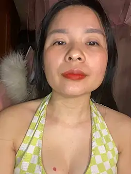 Snapshot of Listen-ly chatting on 12/16/25, 06:23 Listen-ly online show from 12/16/25, 06:23