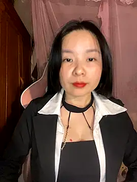 Snapshot of Listen-ly chatting on 12/05/25, 04:05 Listen-ly online show from 12/05/25, 04:05