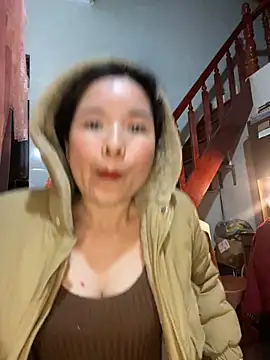 Snapshot of Listen-ly chatting on 11/19/25, 03:23 Listen-ly online show from 11/19/25, 03:23